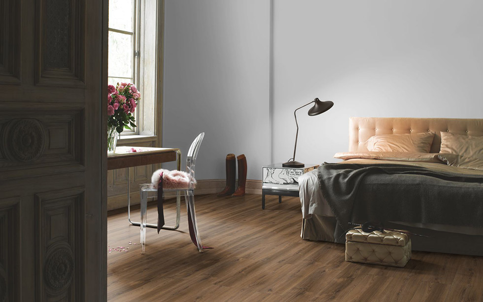 PARADOR Laminat Eiche Montana gakälkt Landhausdiele 4-seitige Mini-V-Fuge | Basic 600 XS-4014809170457 guenstig bei bodenverkauf.de kaufen PARADOR Laminat Eiche Montana gakälkt Landhausdiele 4-seitige Mini-V-Fuge | Basic 600 XS-4014809170457