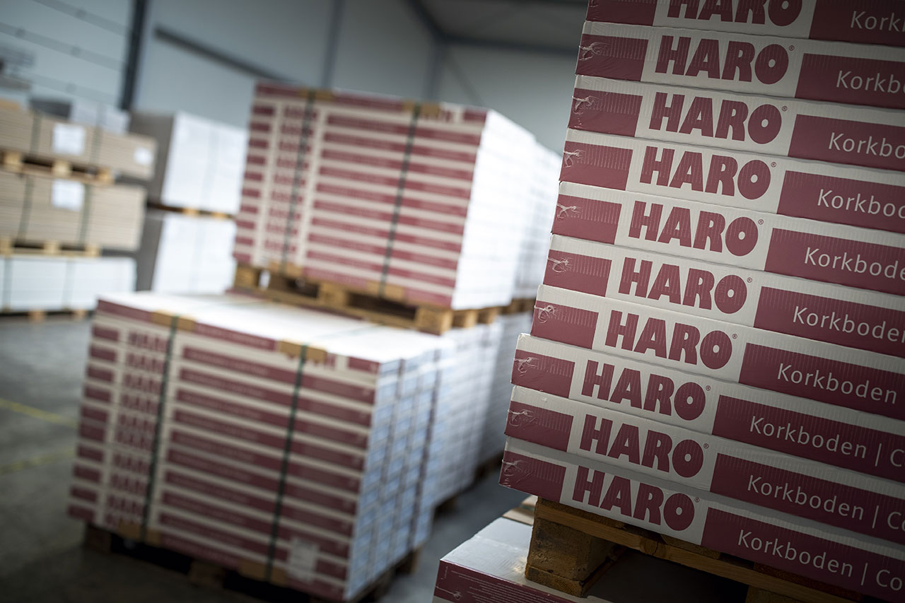 HARO-Böden in der Lagerhalle bei bodenverkauf.de