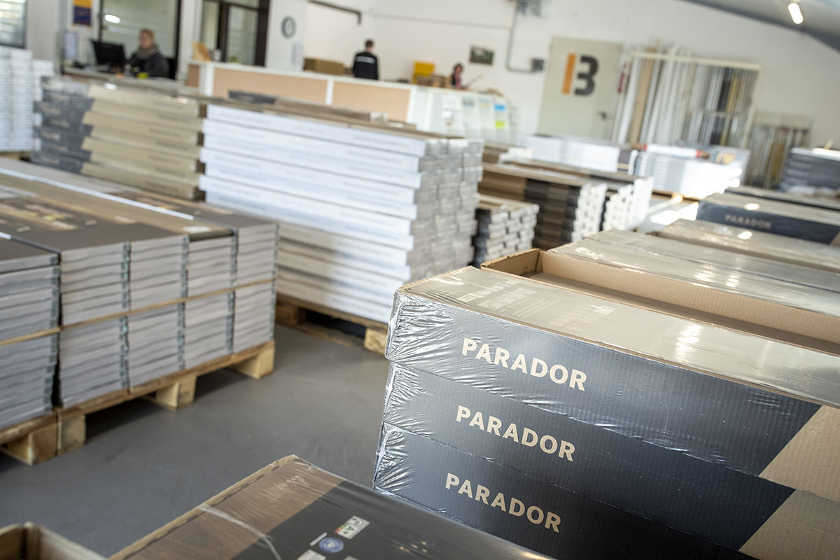 Einblick in den Lagerverkauf von bodenverkauf.de