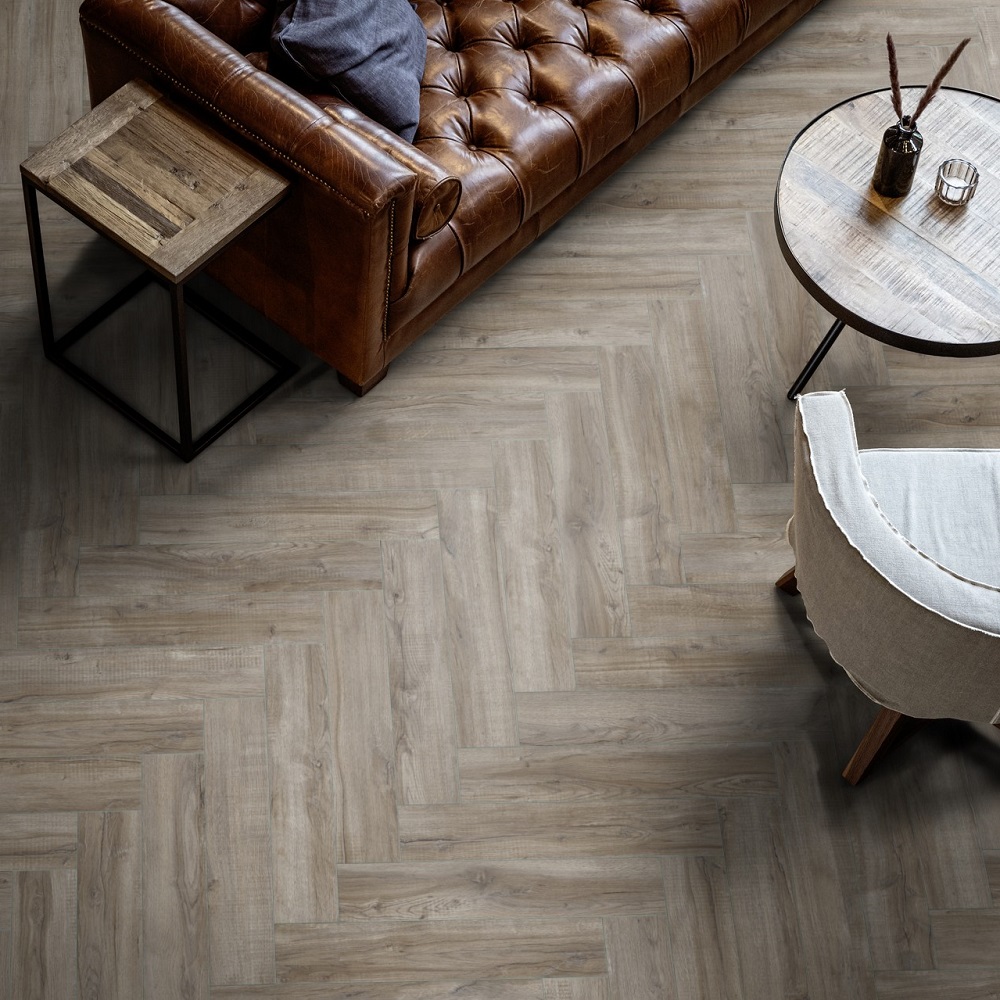 TER HÜRNE Laminat Eiche Cave 4-seitige V-Fuge Y03 | Herringbone Edition-4012853162305 guenstig bei bodenverkauf.de kaufen TER HÜRNE Laminat Eiche Cave 4-seitige V-Fuge Y03 | Herringbone Edition-4012853162305