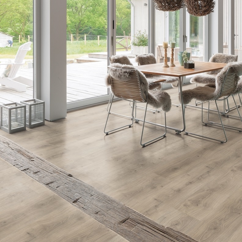 HARO Laminat Eiche Emilia samtgrau Landhausdiele 4V | Tritty 100 Gran Via Sonderedition | 11 m²-4018427445836 guenstig bei bodenverkauf.de kaufen HARO Laminat Eiche Emilia samtgrau Landhausdiele 4V | Tritty 100 Gran Via Sonderedition | 11 m²-4018427445836