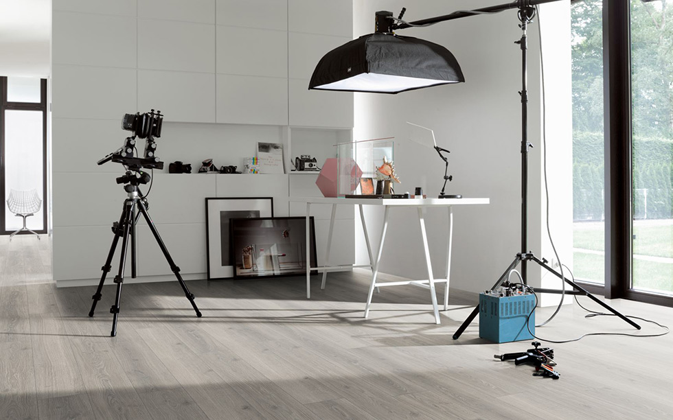 PARADOR Laminat Eiche Studioline lichtgrau Naturmattstruktur 4-seitige V-Fuge | Trendtime 6 | 10 m²-4014809201823