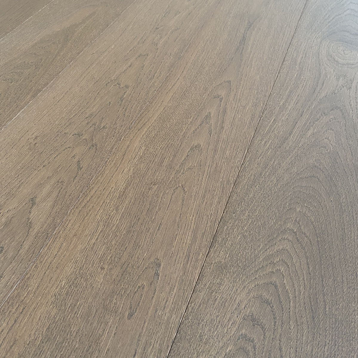 PARADOR Parkett Eiche Lava Landhausdiele lackversiegelt matt 4-seitige Minifase | Classic 3060-4014809277941 guenstig bei bodenverkauf.de kaufen PARADOR Parkett Eiche Lava Landhausdiele lackversiegelt matt 4-seitige Minifase | Classic 3060-4014809277941