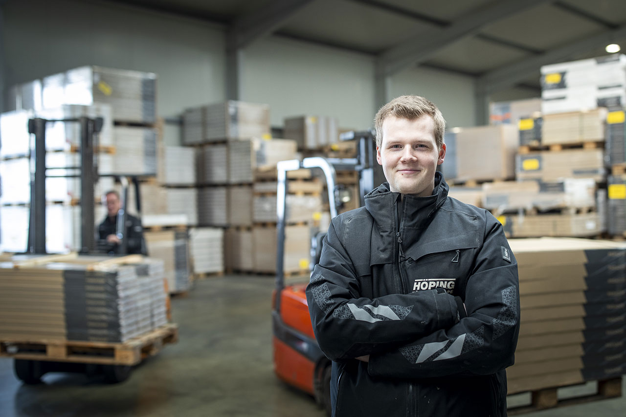 Transport von Böden in der Lagerhalle in Schöppingen Transport von Böden in der Lagerhalle in Schöppingen