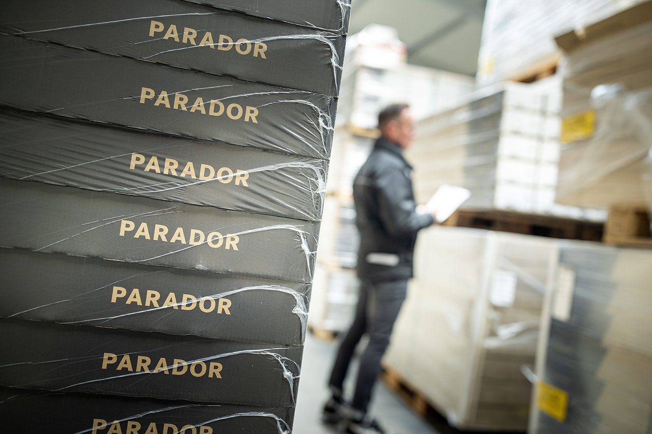 Parador-Böden in der Lagerhalle von bodenverkauf.de