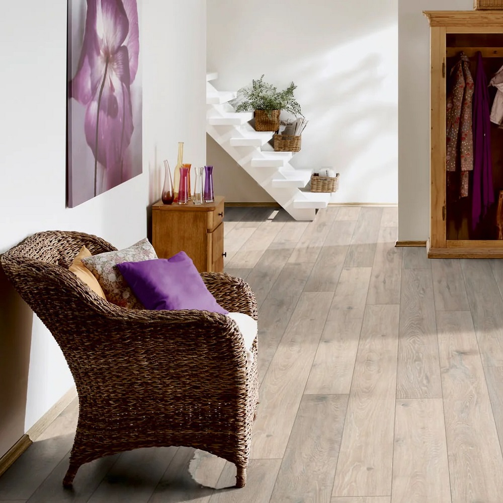 TER HÜRNE Laminat Eiche mondgrau Landhausdiele lang 4-seitige V-Fuge H01 | Grand Line-4012853095054 guenstig bei bodenverkauf.de kaufen TER HÜRNE Laminat Eiche mondgrau Landhausdiele lang 4-seitige V-Fuge H01 | Grand Line-4012853095054