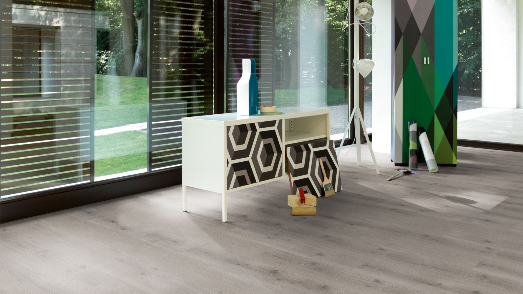 PARADOR Designboden Eiche Urban grau gekälkt Landhausdiele Holzstruktur 4-seitige Fase | Modular ONE-4014809192244 guenstig bei bodenverkauf.de kaufen PARADOR Designboden Eiche Urban grau gekälkt Landhausdiele Holzstruktur 4-seitige Fase | Modular ONE-4014809192244